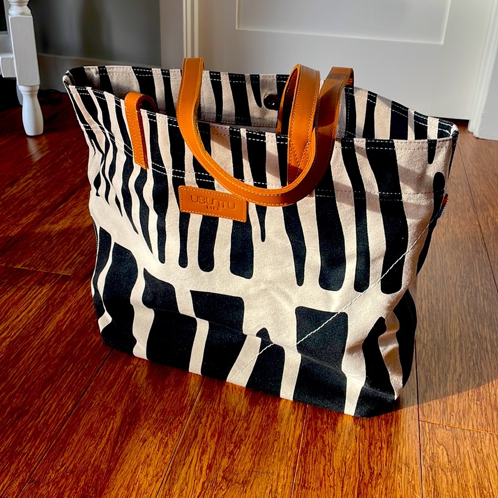 UBUNTU, Black & White design tote